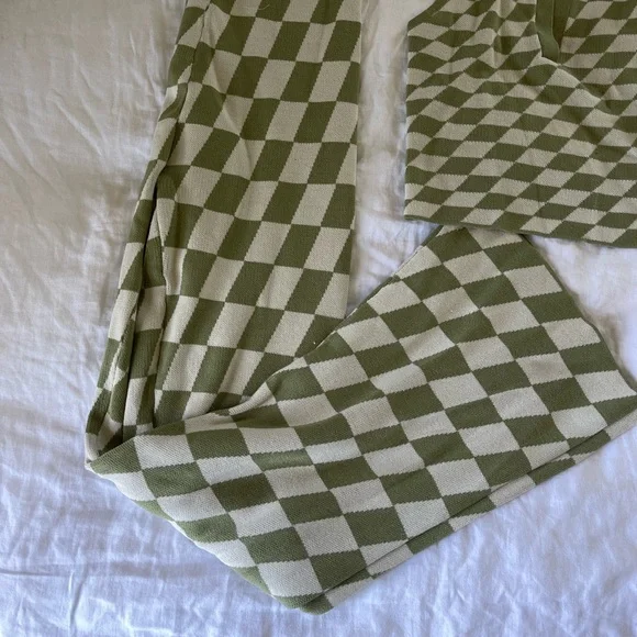 Set - Picture 2 of 3